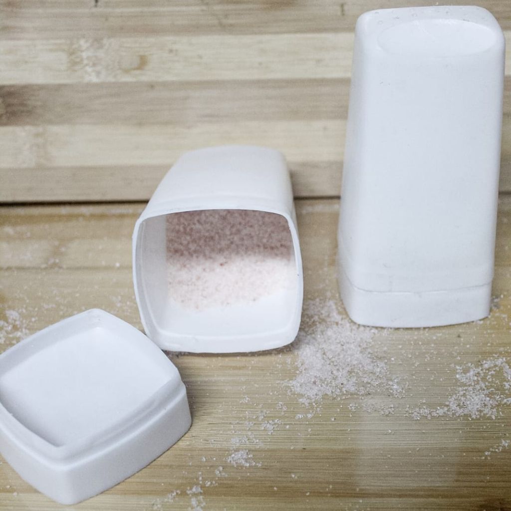 2pc Plastic Salt and Pepper Shaker