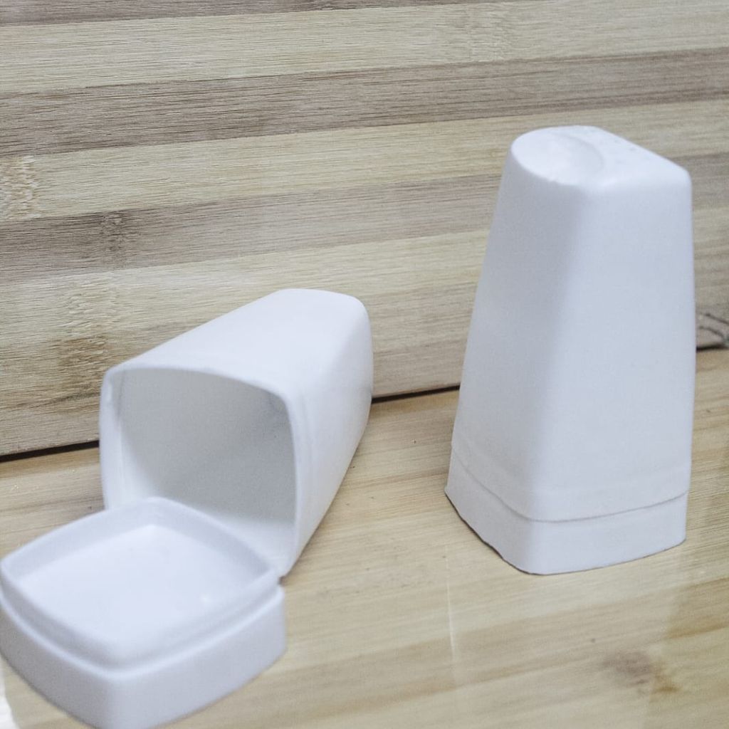 2pc Plastic Salt and Pepper Shaker