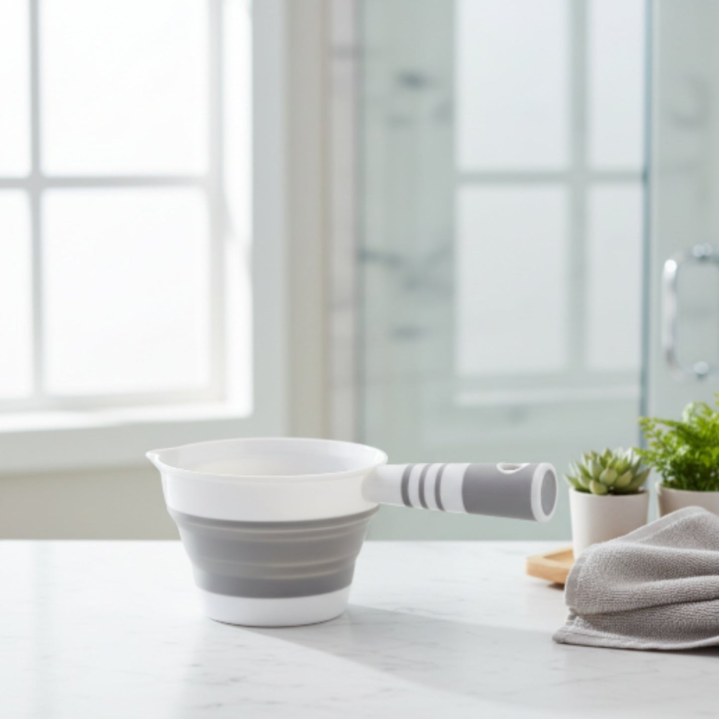 Collapsible Pouring Bucket with Handle