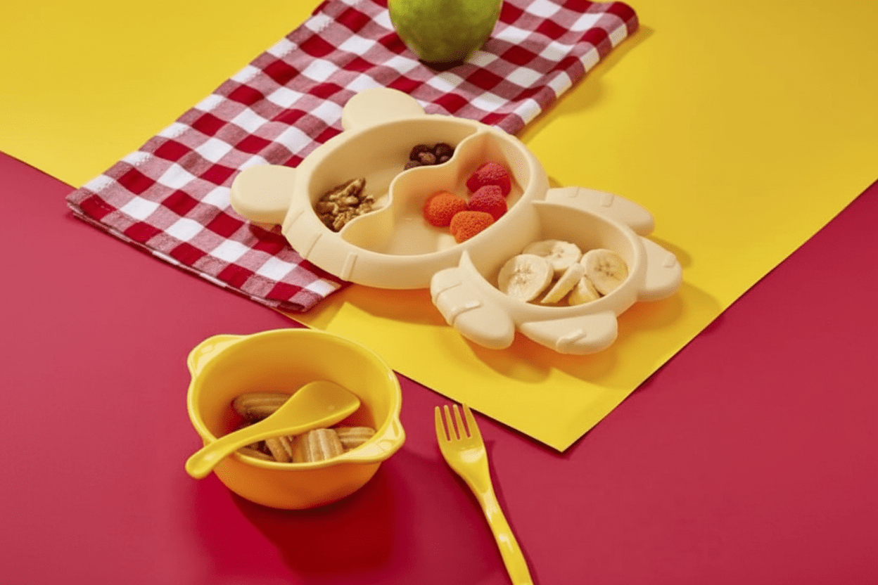 Qlux Plastic Divided Plate with Bowl and Cutlery