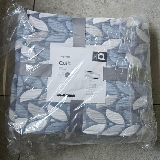 Queen Jackquard Quilt