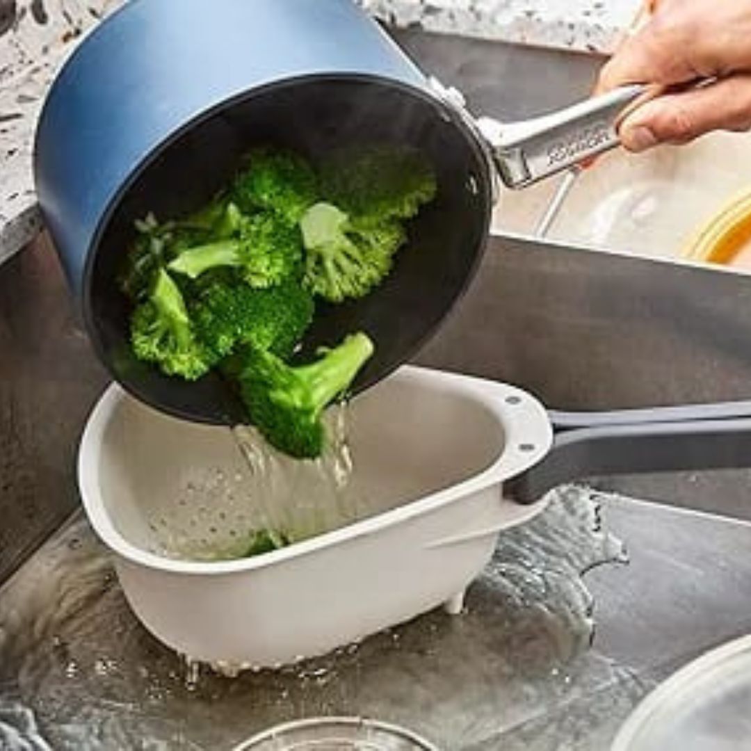 Strainer With Collapsible Handle