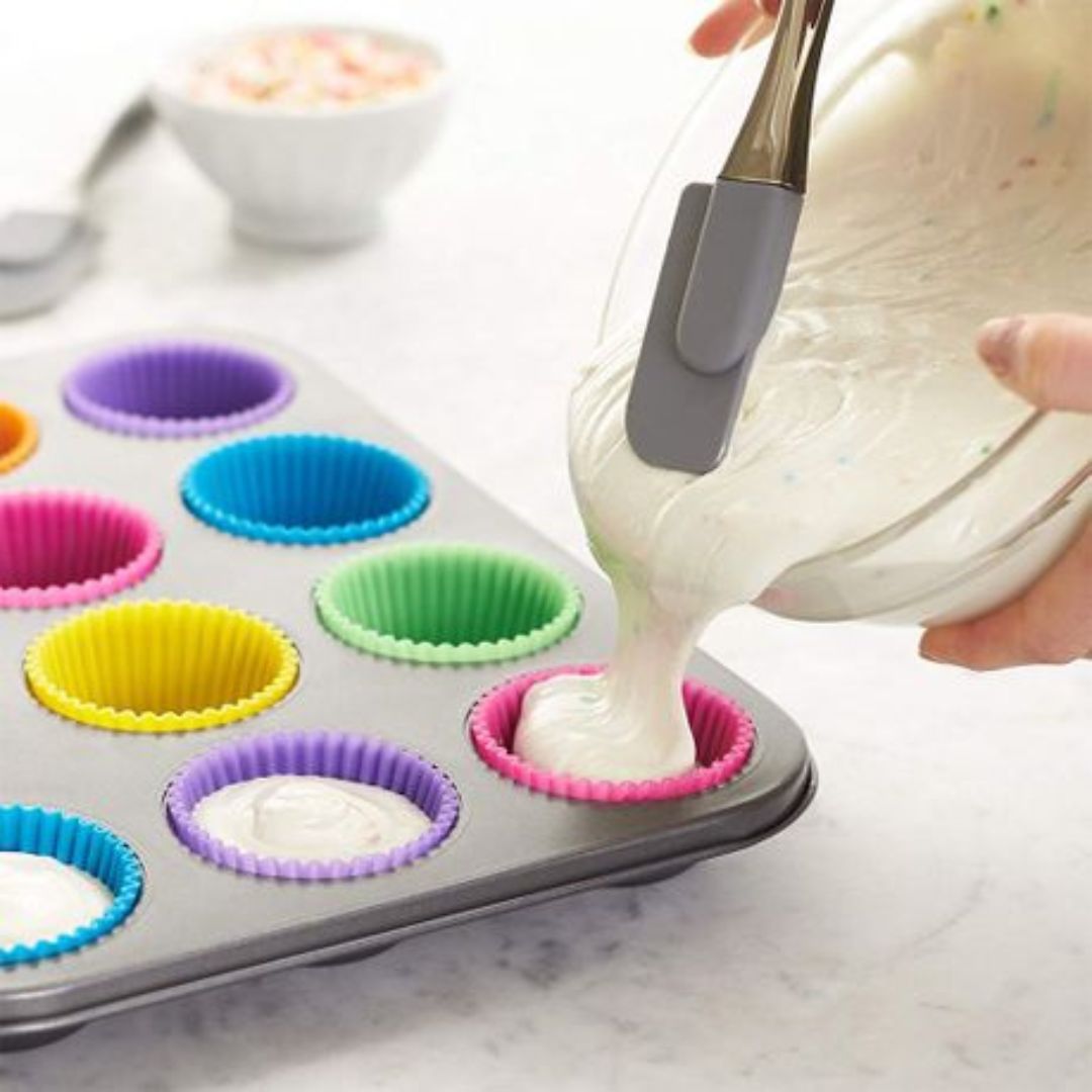12 Cup Muffin Pan With Silicone Cups